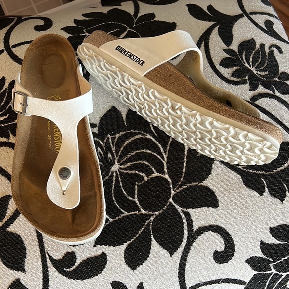 White Giseh Birkenstock Sandal Size 9 - Picture 2 of 2